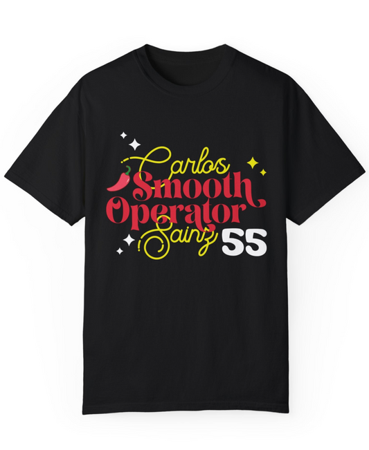 Black oversized t-shirt with text Carlos Sainz Smooth Operator with his racing number 55 and a chilli. Shop this comfortable t-shirt and celebrate your love for Carlos!